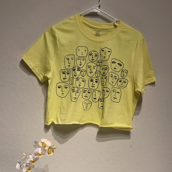 Urban Outfitters Faces Sketch Cropped Tee - Picture 5 of 7